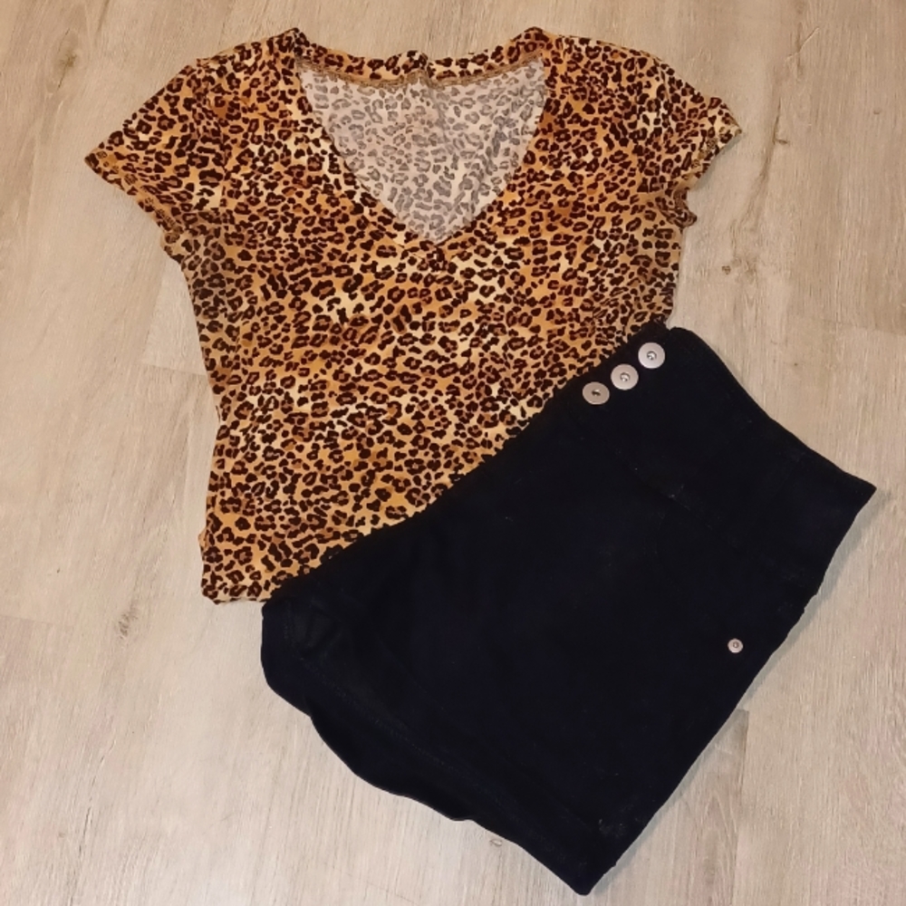 Leopard Print Short Sleeve V-Neck Tee, Juniors 12/13 Casual Fitted Top